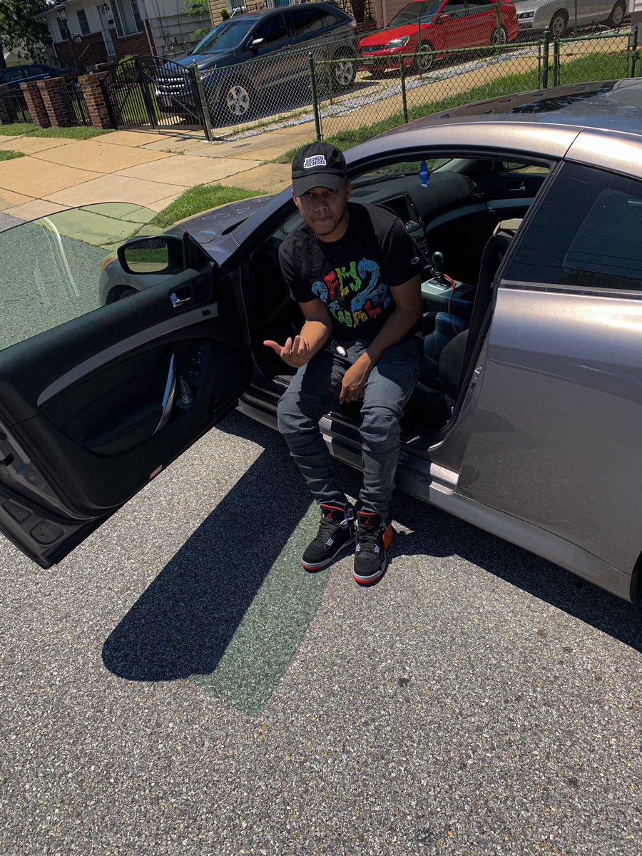 __Sweezy's tweet photo. #2fly2walk 💲 https://t.co/1ImC21icTy