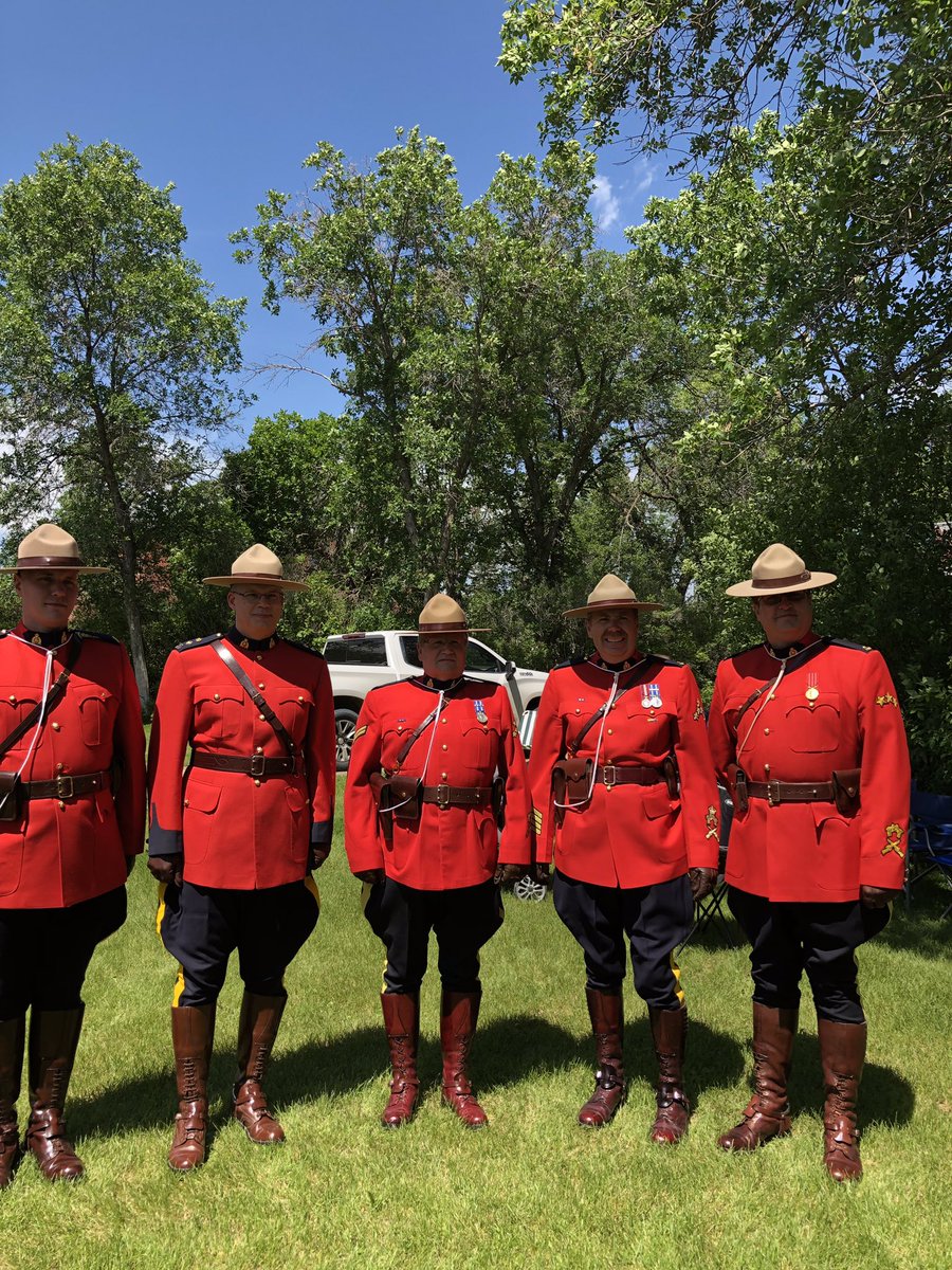 GaryHodges20's tweet image. Tks Supt. Kunetzki OIC South District @RCMPSK for coming out from Regina to March with us @City_SC for the Canada Day Celebrations. Tks 2 Cpl Pelletier, Csts Curti &amp;amp; Muntz - Swift City Detachment 🎉🇨🇦🎂🇨🇦🎉🇨🇦🎂.  #Canada152 #growswift #July1st #ProudlyCanadian #proudtobecanadian