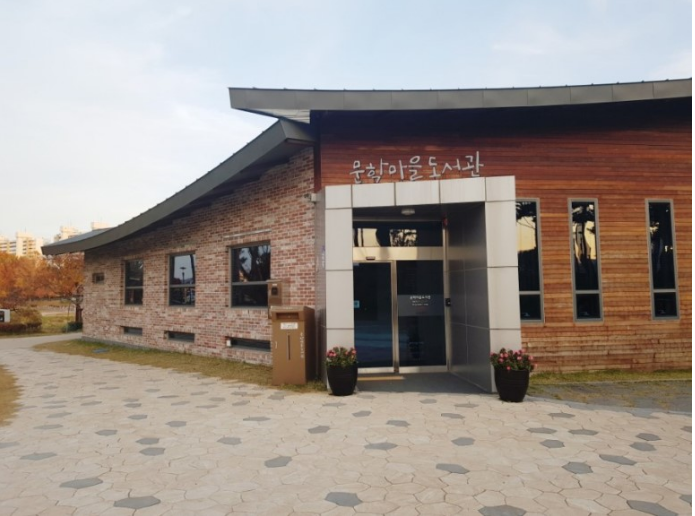 유성에 가볼만한 도서관 문학마을도서관
naver.me/5VfZmd5I 

#유성도서관 #유성가볼만한곳 #도서관 #유림공원 #문학마을도서관