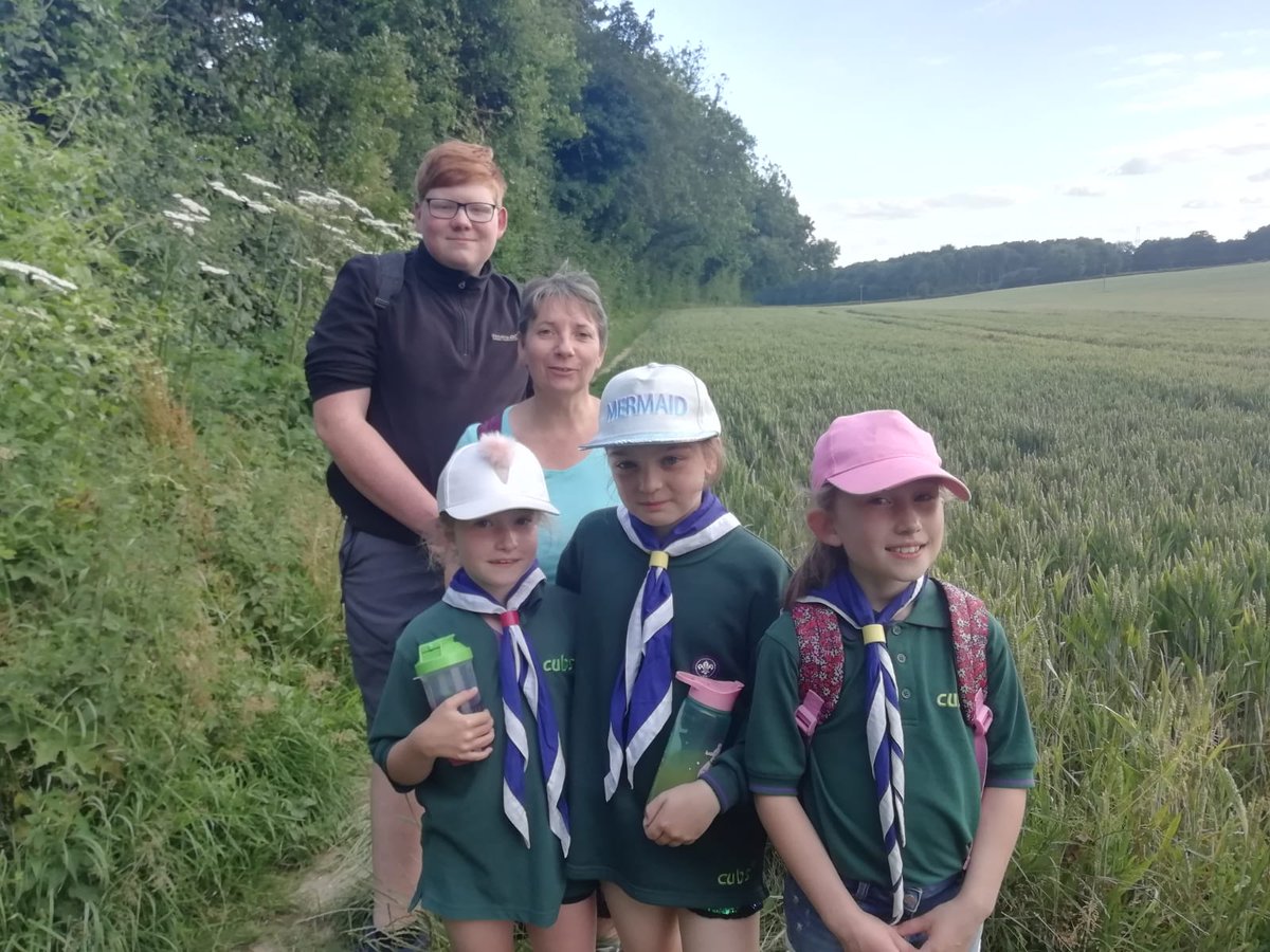 A beautiful evening hike with <a href="/1stPurbrook/">1stPurbrookScouts</a> cubs, DCC Teresa Ginn and Dan Cooper(Copper) our EYR.