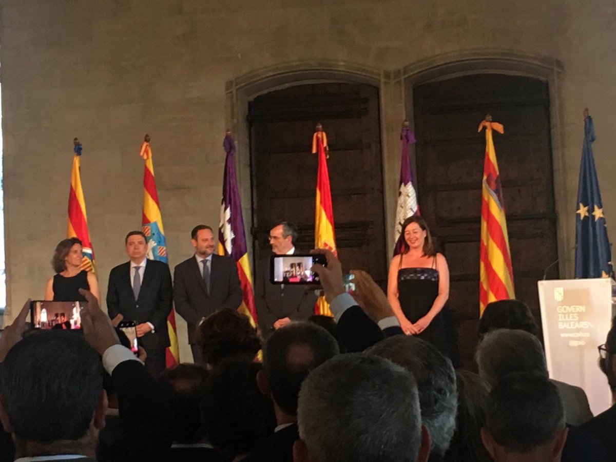 Algaidapsib's tweet photo. Un gran dia per recordar!! L’hem compartit amb @F_Armengol al Consolat. Enhorabona de tota l’Agrupació @psibpsoe https://t.co/VCD23cYjB2