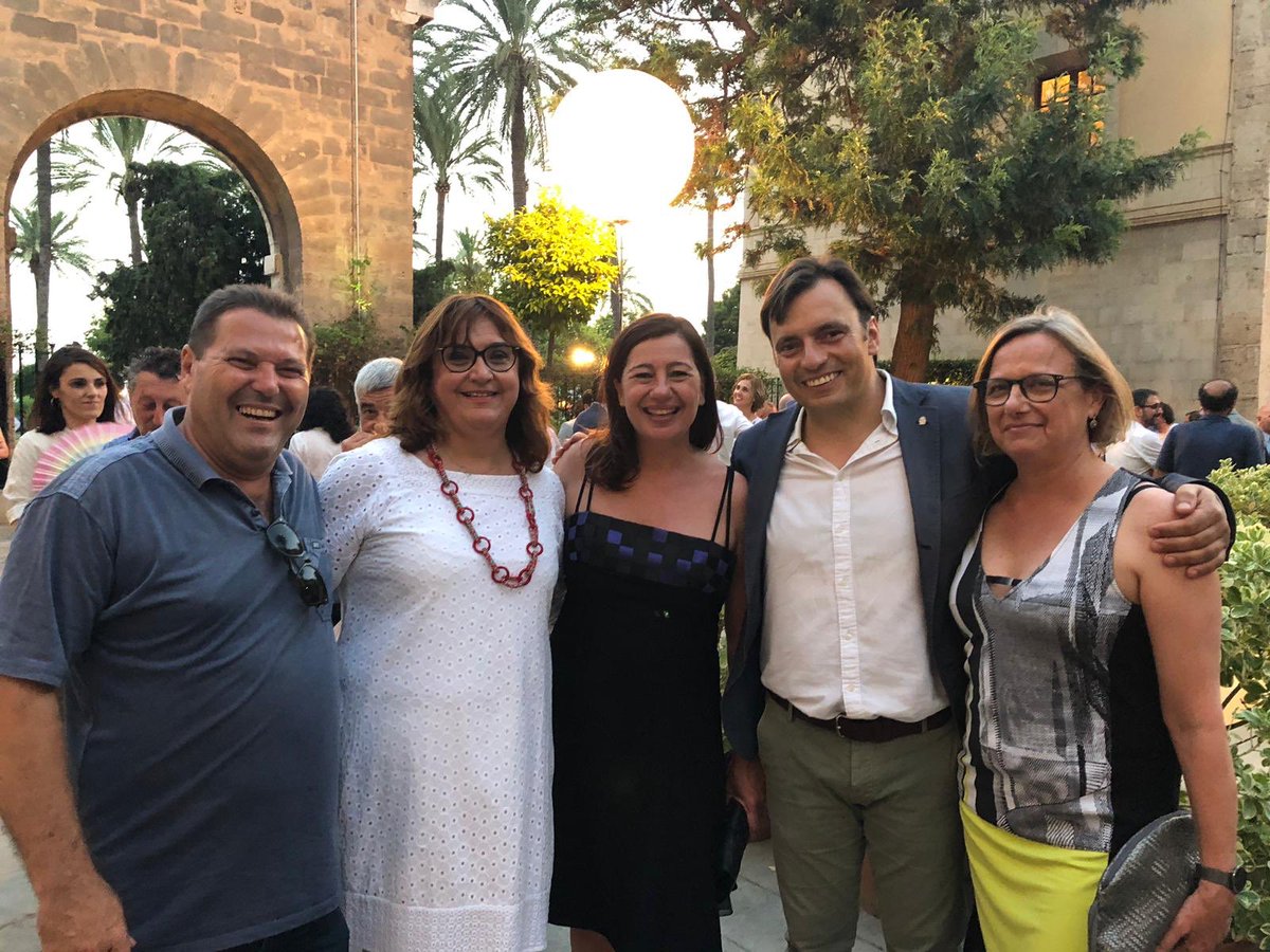 Un gran dia per recordar!! L’hem compartit amb <a href="/F_Armengol/">Francina Armengol</a> al Consolat. Enhorabona de tota l’Agrupació <a href="/psibpsoe/">PSIB-PSOE</a>