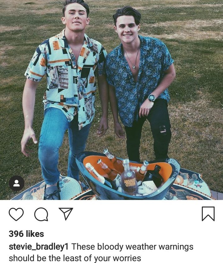 WeahsCousin's tweet photo. "Chopping pints not wood" https://t.co/6ljhwQVV3L
