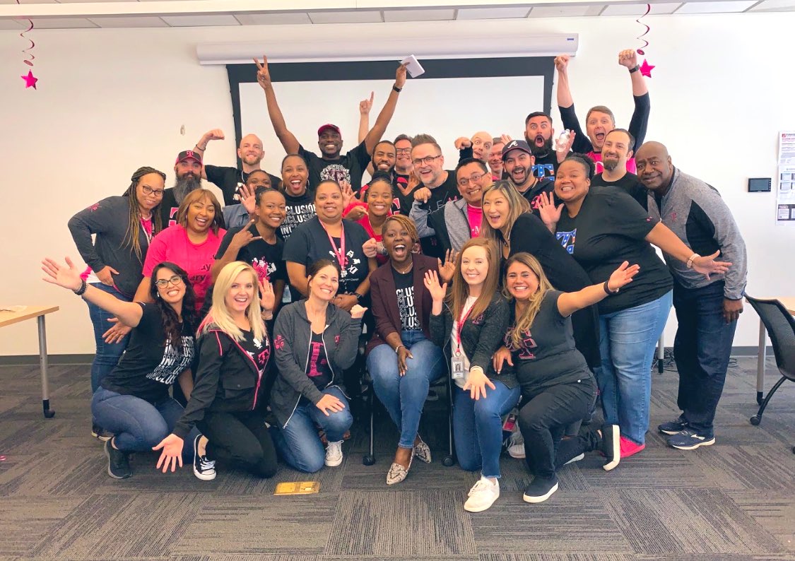 Awesome time celebrating @MonikaThorton before she heads to Seattle! 🎉 She may be moving to HQ but she’ll always be part of team Southeast! 👊🏻 Cheers to your new adventure 🥂📦🏔🚗