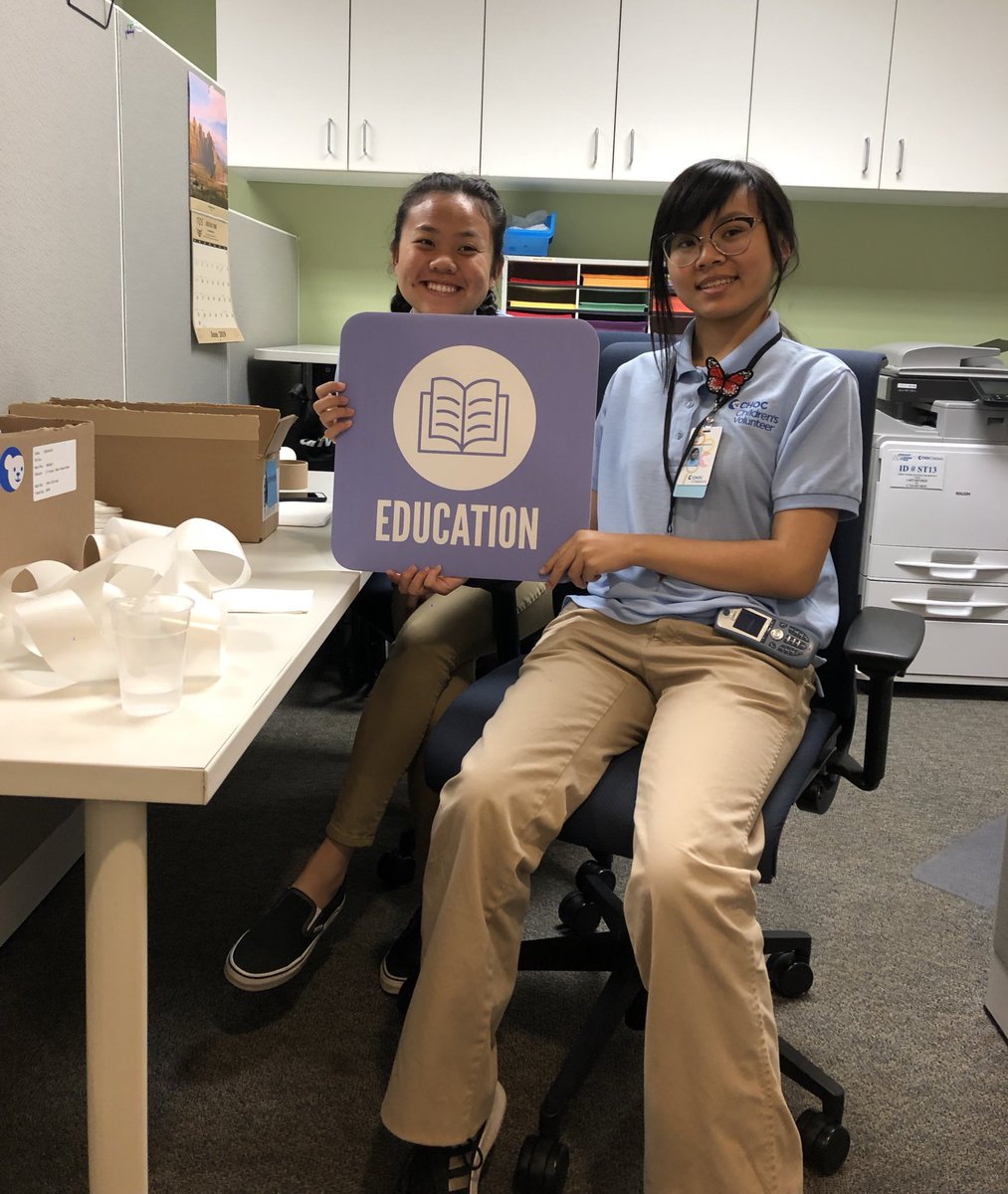 SergioOCUW's tweet photo. It is the 3rd week of our #Youthcareerconnections internship program! Thank you @chocchildrens for hosting our #Intern2019 students! https://t.co/0lGVbcisQE