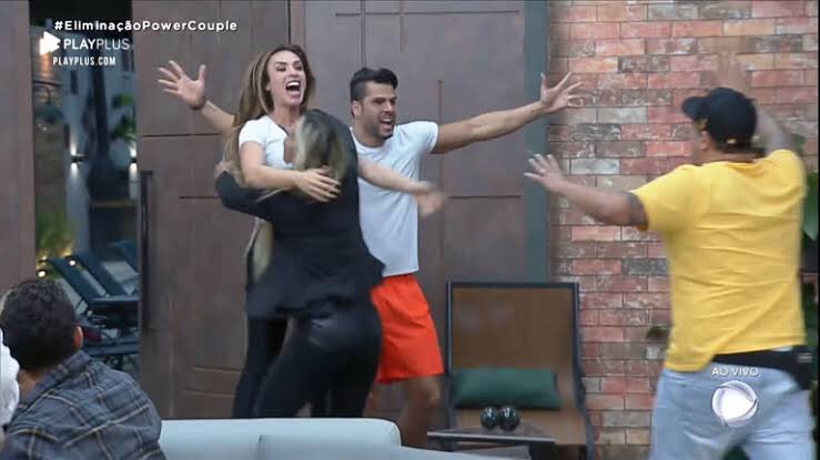 bragaoffc's tweet photo. Respeito, Amor e Cumplicidade as demais torcidas 🍃⚡️
#TeamBrazatto #PowerCoupleBrasil https://t.co/vg7aPgu0nu