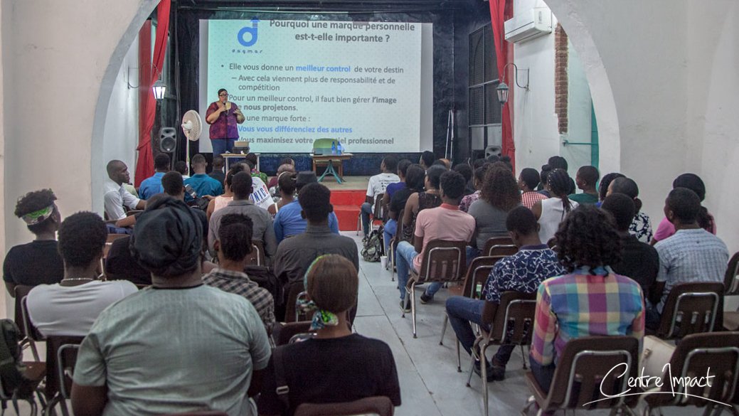 SakapfetOkap's tweet photo. 4 bagay kew pa dwe bliye sou semèn ki sot pase a:
1) se te premye atelye Christine Coupet Jacques #madanjacques nan okap
2) se te gen premye @tishaiti nan okap #tis2019
3) se te premye cocktail pou laprès @DinerEnBlancHT
4) se te premye atelye Emmanuelle Georges nan okap! https://t.co/ejKeFDUv4F
