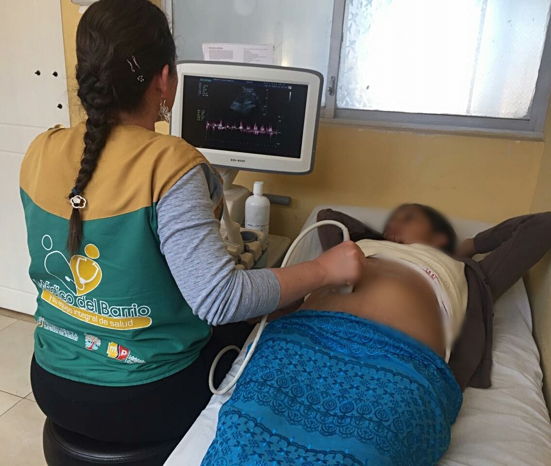 DPS_LosRios's tweet photo. El #MédicoDelBarrio brinda seguimiento y atención integral a embarazadas en riesgo; socializa prevención de signos de peligro del recién nacido y realiza atención odontológica a estudiantes de Escuela José Joaquín de Olmedo en parroquias Guanujo, Salinas y San Lorenzo en #Bolívar https://t.co/Hi2S7a2mGD