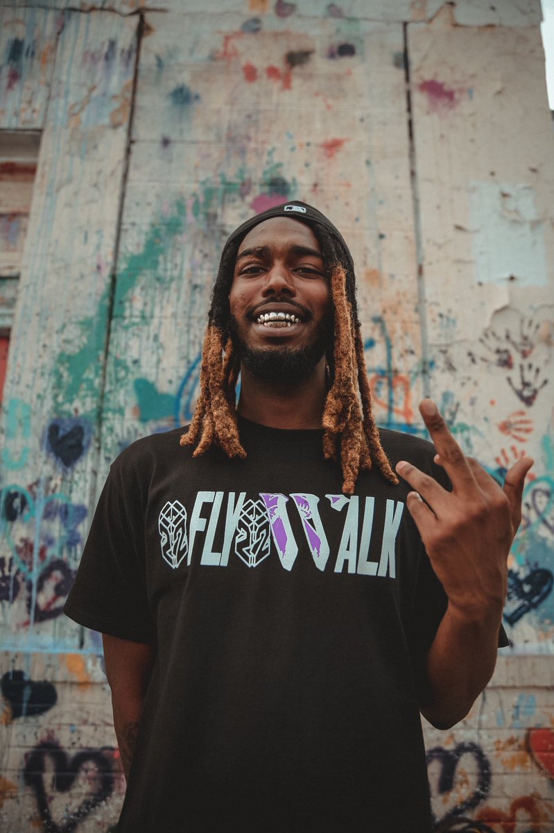 YoungFlooat's tweet photo. #2FLY2WALK x #WEALTH
🛸❤️🧠💲 FIRST COLLAB OUT NOW
Featuring @XanServin @ItsYungManny 

-@2Flyy2Walkk X @osavagew 🌎 https://t.co/ajLVaL9vOq