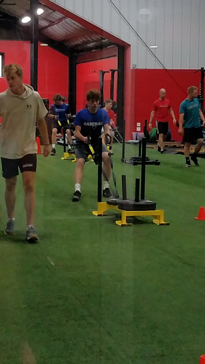 AveryJSimons's tweet photo. This is how I chose to spend my summer... getting bigger, stronger, faster.  I wanna hit 200lb by 10/30. https://t.co/e2AJtcub3e