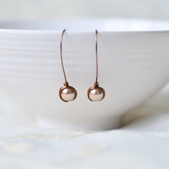 Anukritidesigns's tweet photo. Brown pearl #minimal #earrings https://t.co/gzPFavQCSF #etsyjewelry #etsyfinds #giftsforher #Monday #HandmadeHour #handmadegifts #fashion https://t.co/p7VkdHLzG7