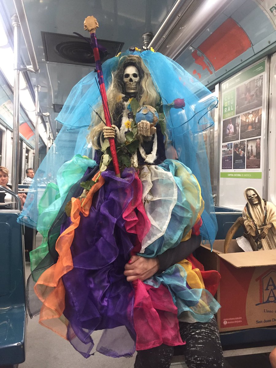 Sabes bien amada muerte
que el peligro y la aventura
son parte de mi camino y el tránsito de mi vida.

Permite amada muerte que tu protección y salvaguarda estén a mi lado para mantener distante peligro y amenazas.