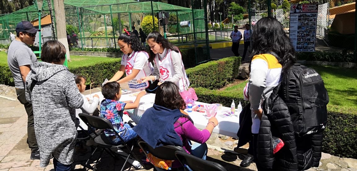 CRMTOLUCA's tweet photo. Cruz Roja Mexicana #JuventudDelegaciónToluca
29junio2019 feria por el día mundial del medio ambiente en el Parque Ecológico Zacango Reciclaje, germinación, contaminación, así como filtros de agua, RCP y cómo tratar heridas
#300 beneficiados.
#JuventudEnAcción
#PROCCLIMA https://t.co/YKacij4XDX