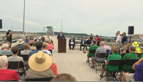 KTTCTV's tweet photo. Winona celebrates a major milestone as the historic Highway 43 bridge reopens to traffic. https://t.co/qHsyCmNA4s https://t.co/c3tUvxcl3j