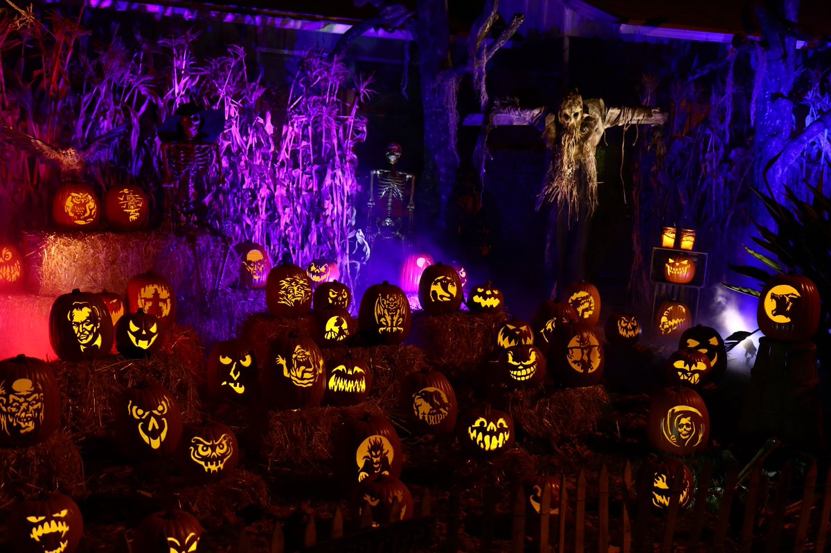 MidsummerScream's tweet photo. The fog is lifting! We’re just about a month away from Midsummer Scream 2019! Here are the horrors that await you in this year’s Hall of Shadows! https://t.co/adFkjIaY8n #MidsummerScream #HallOfShadows https://t.co/wI5GUNDZ4w