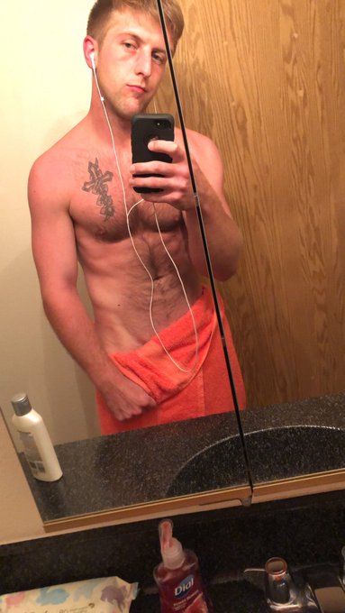 The lighting was too good for me not to take this https://t.co/paTqwyCiwj