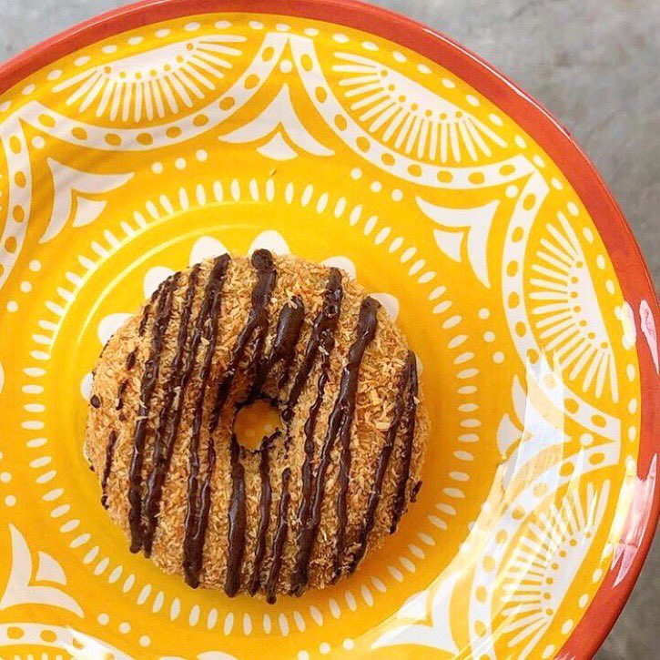 aya_pastry's tweet photo. Pairs well with @PhilzCoffee. ☕️ Our samoa cakes are now available at their new Wicker Park location! 😋 #ayapastry
___
📷: @amandatopper 

#Chicago #WickerPark #dessert #pastry #samoacookies #girlscoutcookies #chicagofood https://t.co/LV2Jgqaggf