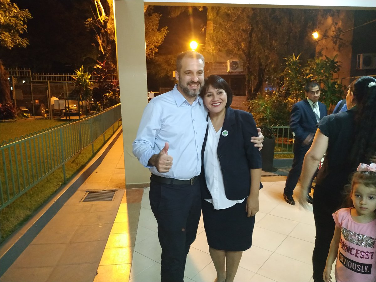 FREDDYGUMARELO's tweet photo. #CBVM #65años Colegio Bautista de Villa Morra: con mi apreciada profesora de 6to. grado, Graciela Sandoval. Una mujer de Dios a quien la tengo siempre en el corazón por lo mucho que invirtió en mi vida espiritual y académica. https://t.co/rTgSsLynye