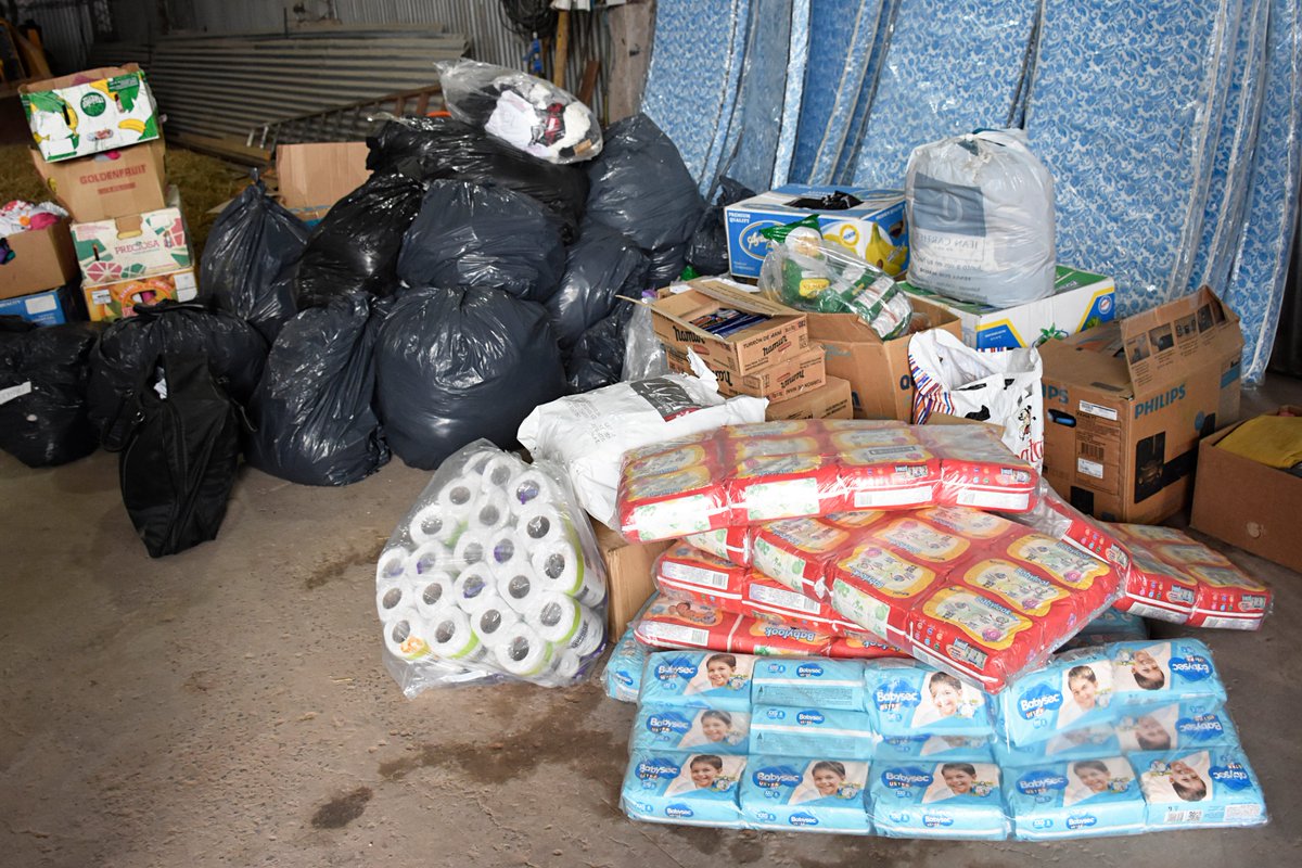 El último Viernes el cantante Uriel Lozano en su gira por esta provincia, trajo #donaciones para las familias que fueron afectadas por la #EmergenciaHídrica.
Caritas Parroquial Villa Ángela será la institución encargada de llevar estos elementos a la gente más necesitada