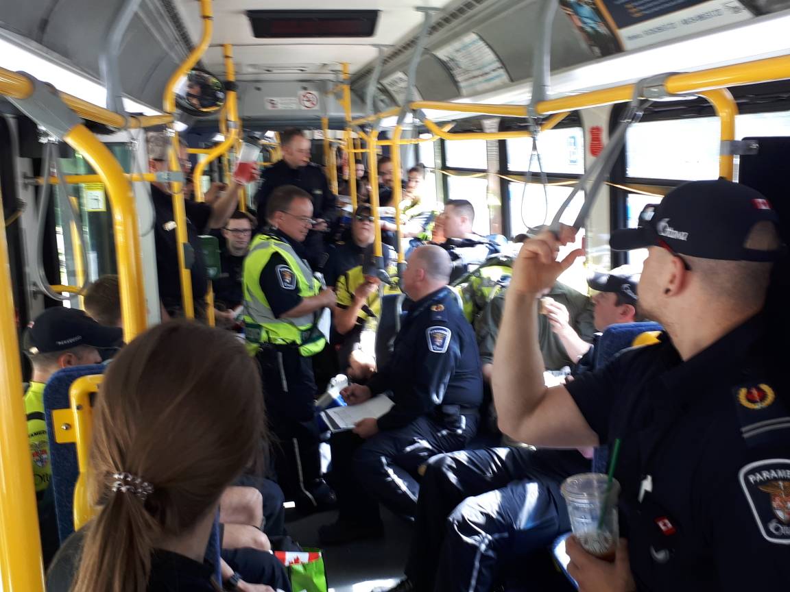 Le quart de nuit est arrivé pour remplacer nos équipes de jour et le permettre de se reposer après une journée à la chaleur. Joyeuse #FêteduCanada