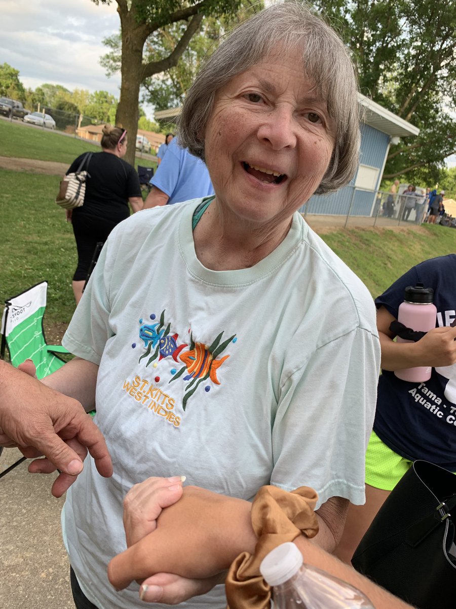 SmithSadie3's tweet photo. God is Great! My grandma has been battling Alzheimer’s for 10 years &amp; hasn’t been able to recognize me for about 5. Today I held her hand &amp; her face absolutely lit up with joy. I haven’t felt my heart be so full and happy as I am right now. Cherish time with your grandparents 💕 https://t.co/Es8NTLaQzh