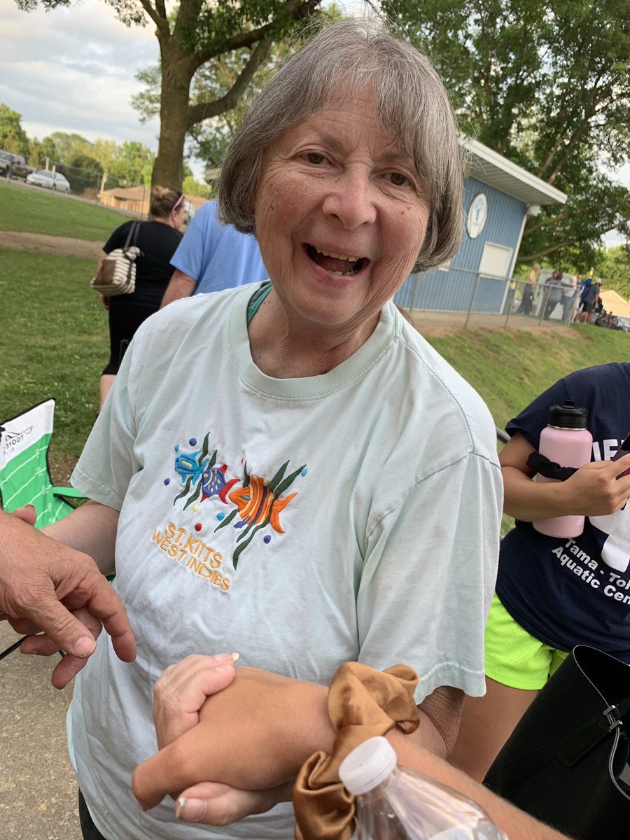 SmithSadie3's tweet photo. God is Great! My grandma has been battling Alzheimer’s for 10 years &amp; hasn’t been able to recognize me for about 5. Today I held her hand &amp; her face absolutely lit up with joy. I haven’t felt my heart be so full and happy as I am right now. Cherish time with your grandparents 💕 https://t.co/Es8NTLaQzh