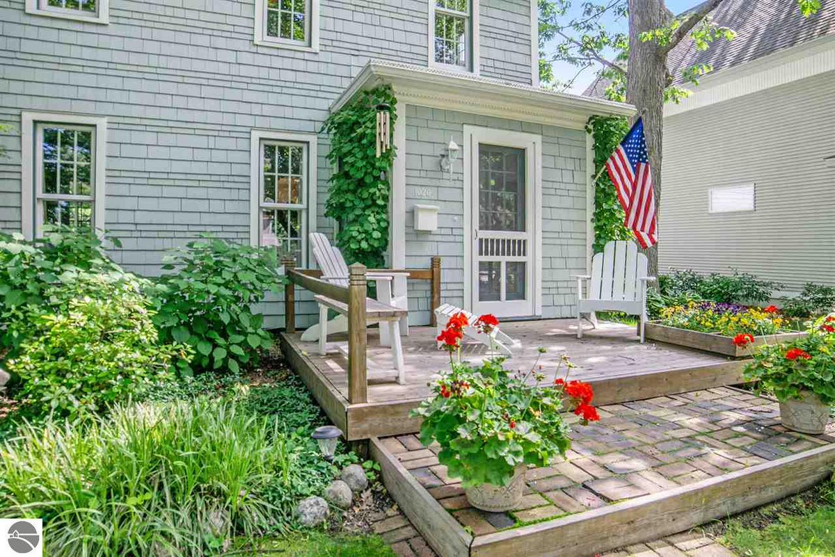 BrianKlymDDS's tweet photo. RT@hollyjhack: Do you know someone looking for a great #property in #TraverseCity?   #realestate https://t.co/3N7UBmj8Uh https://t.co/AZWaLCdRse