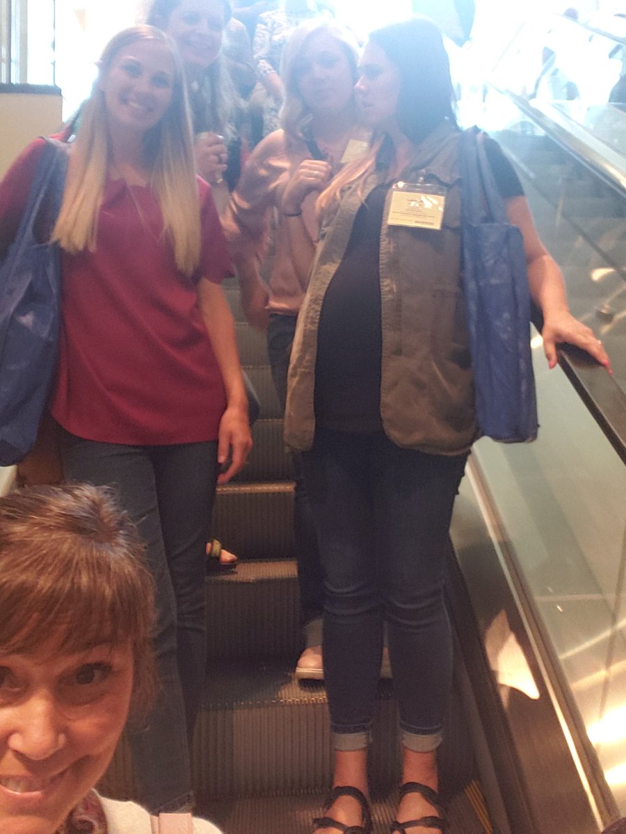PraySunshine's tweet photo. Escalator fun at #AVIDSI19 https://t.co/BZjZpb1Syl