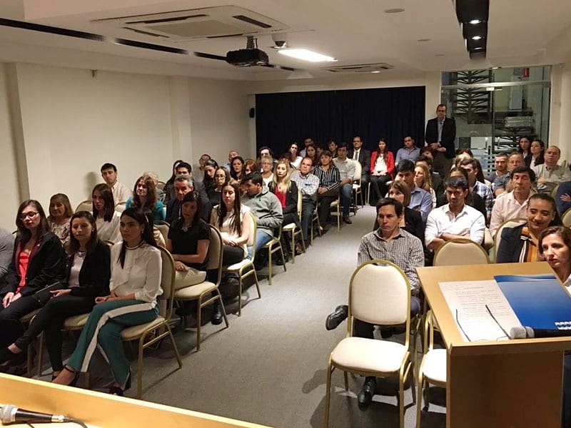 semanaprof's tweet photo. 📸POSTALES | El fin de semana se realizó en la sede central del #CPCECorrientes, el acto de recibimiento a 18 nuevos matriculados✍️👩🎓👨🎓. El mismo fue encabezado por el presidente de la institución, CPN. Walter Ricardo Esquivel.
.
#profesionales #semanaprofesional #contadores https://t.co/fBjL6NOm73