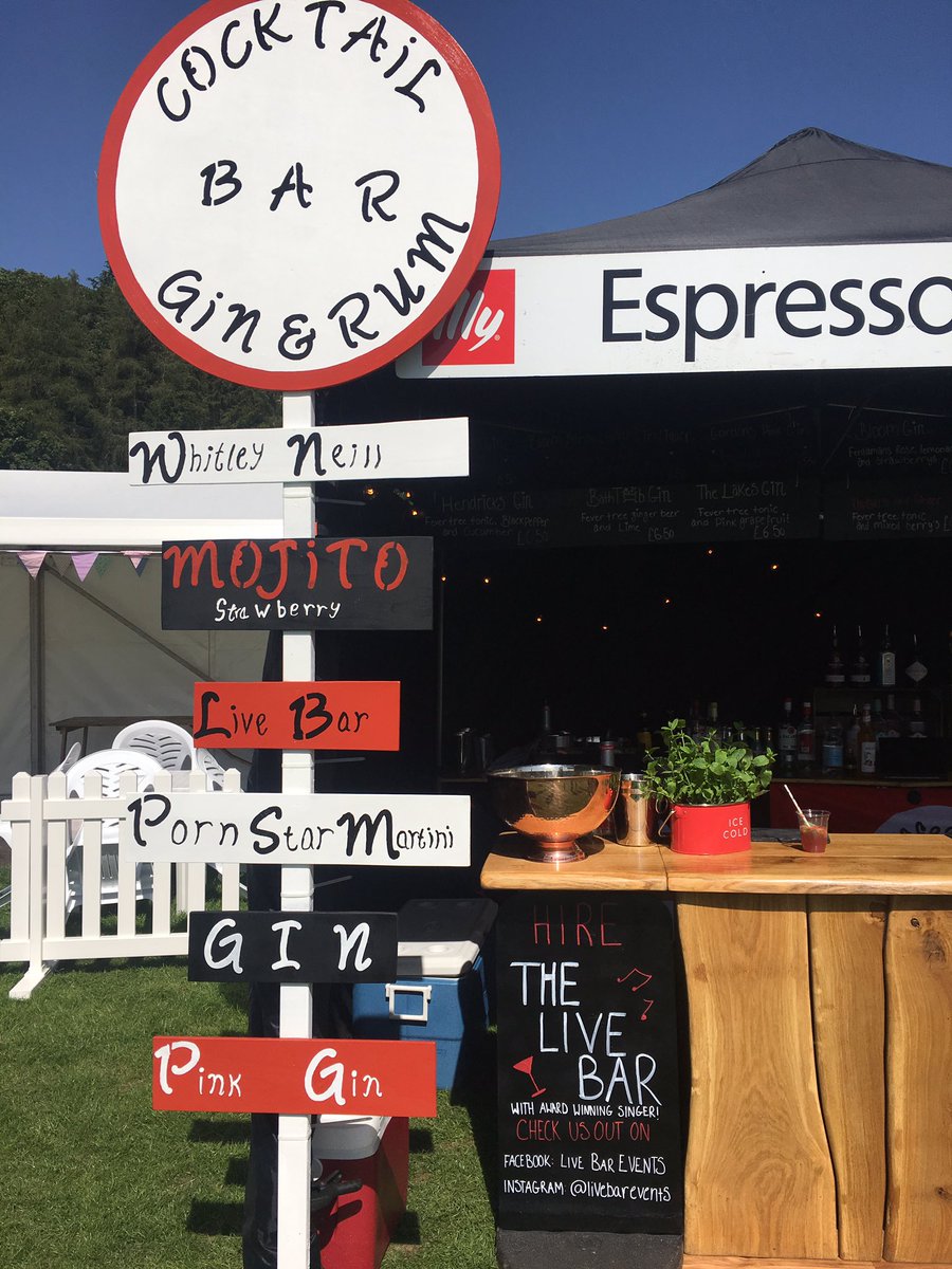 We’re not all about the coffee why not hire our pop up bar to your event/occasion serving cocktails wine beer rum and gin🤪