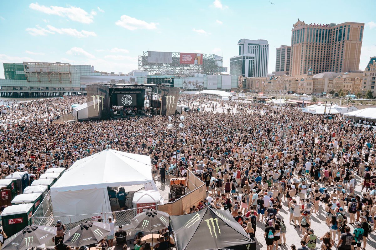 BenBerghaus's tweet photo. What a road trip! 16 hours of driving. 2 incredible days of music at the 25th Anniversary of Warped Tour in Atlantic City https://t.co/8RTCFp0Yiv