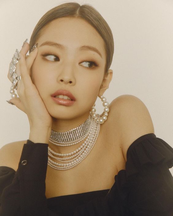 "It's such an honor to be receiving so much love, and we never want to take this moment for granted....I am so grateful. I want to thank all our fans all around the world for their unconditional love and support. It really means a lot to me" -  #JENNIE #BLACKPINK    #BLINKS  