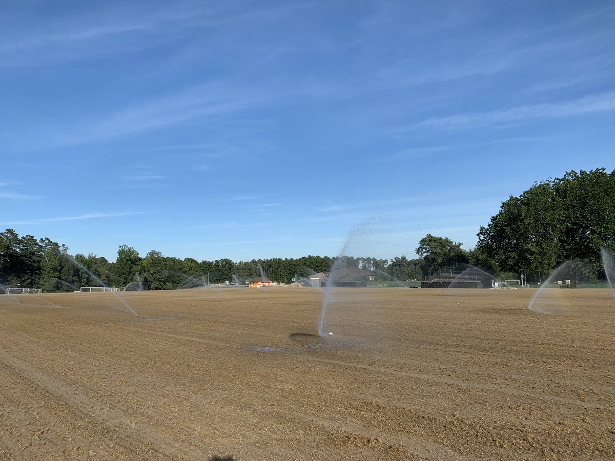 ITACTURF's tweet photo. Cambridge style drainage, #imants #topdrain sand channels, #Tahoma31 Bermuda installed for @RStrikersClub #itacturf https://t.co/yL955xOgHq