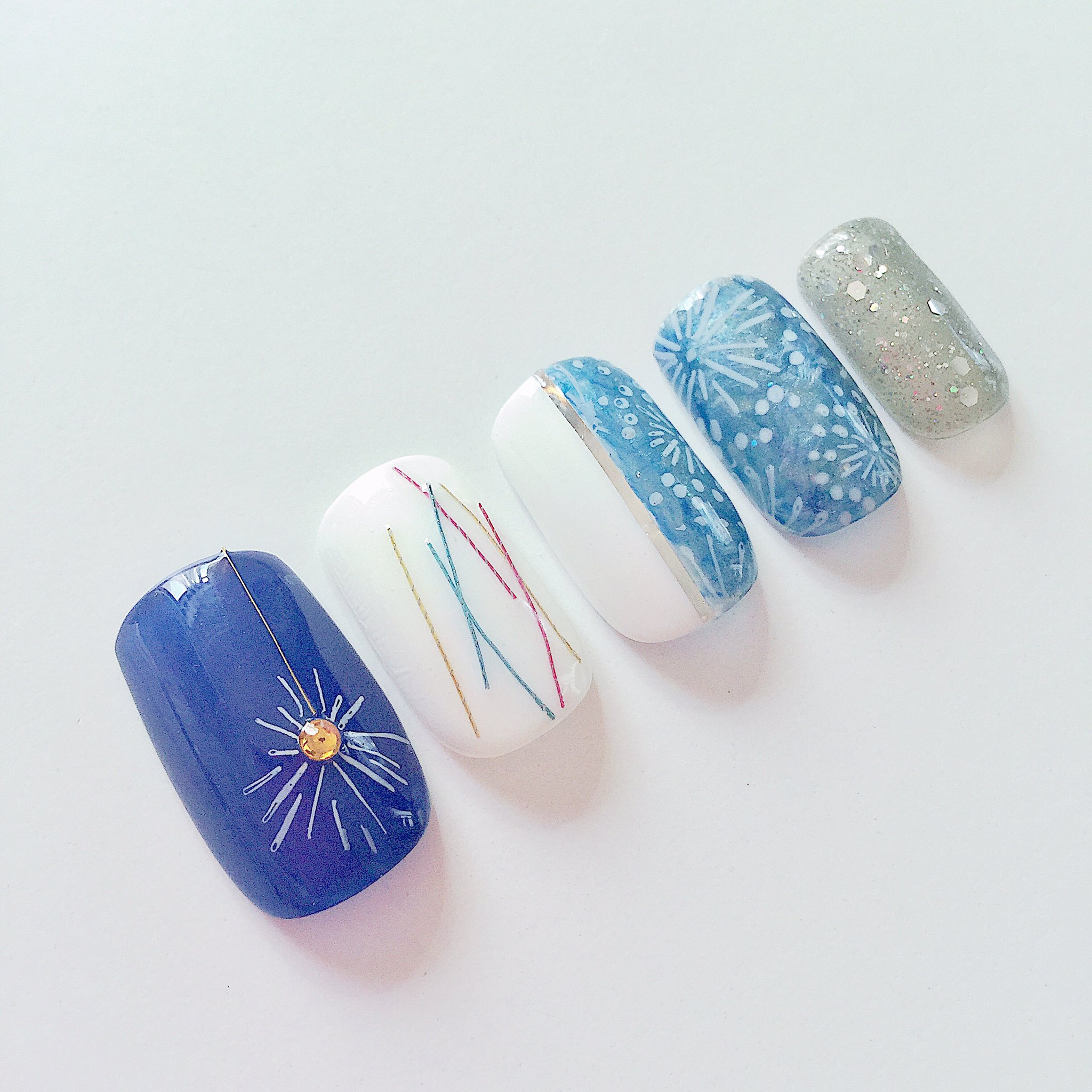 しろくまnail 花火のネイル 親指は線香花火のイメージを 青系で大人っぽく仕上げてみました 今週は夏祭りをテーマに 載せていきますのでどうぞご覧下さいませ セルフネイル スタンピング 花火 線香花火 夏祭り 夏 しろくまnail 花火のネイル 親指は線香花火のイメージを 青系で大人っぽく仕上げてみました 今週は夏祭りをテーマに 載せていきますのでどうぞご覧下さいませ セルフネイル スタンピング 花火 線香花火 夏祭り 夏