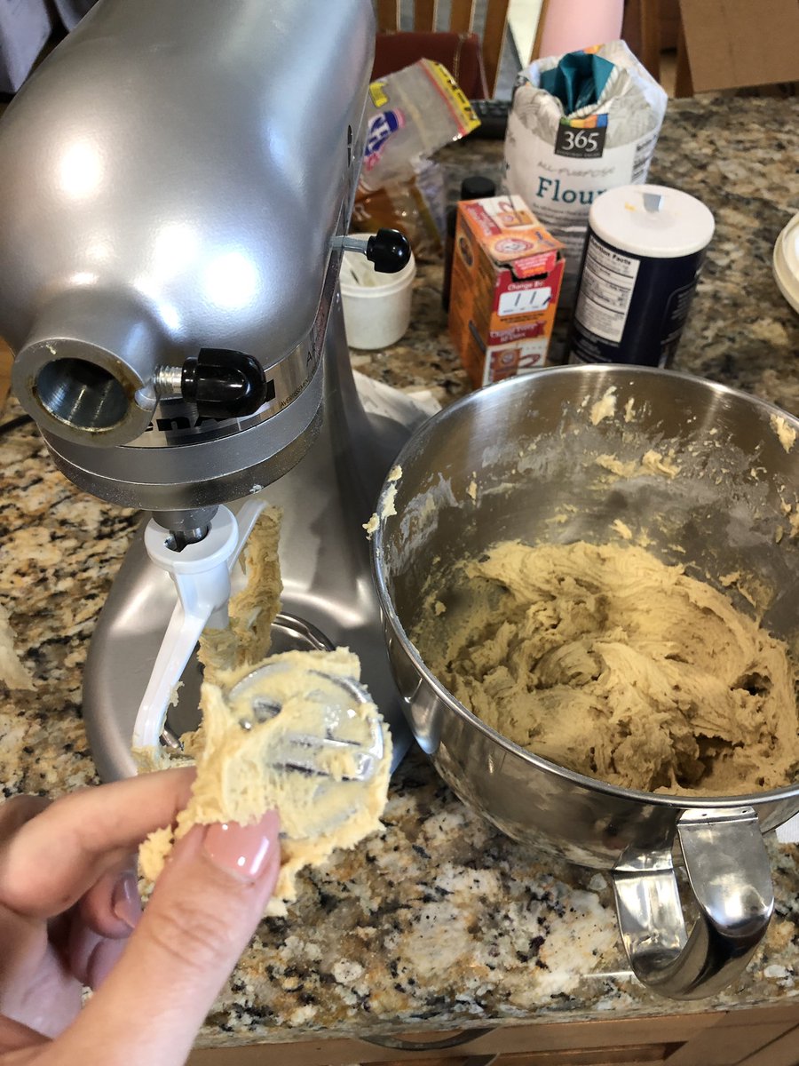 masonlinds's tweet photo. @KitchenAidUSA my KitchenAid mixer was making a horrible noise, quickly had to shut it down and try to figure out the issue. The front knob had come undo and mixed into my batter?!Very unsafe and may have damaged my mixer. https://t.co/2voK6S1oyb