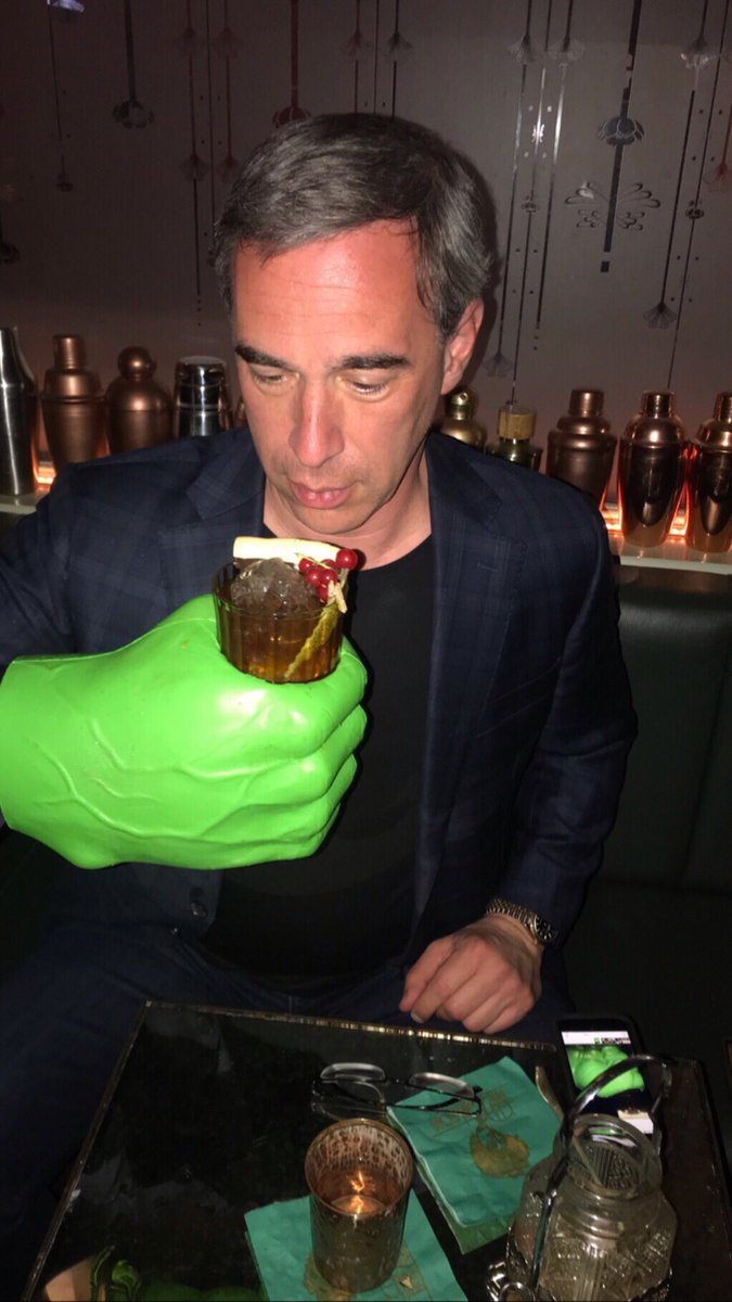barbdelollis's tweet photo. LONDON - Having a blast with @HowardReichel at @TheGibsonBar with #HulkHand cocktails 🍹 and more - including a fab #80s playlist (Echo & Bunnymen ...) #music #travel #experiences https://t.co/X1twWElM1B