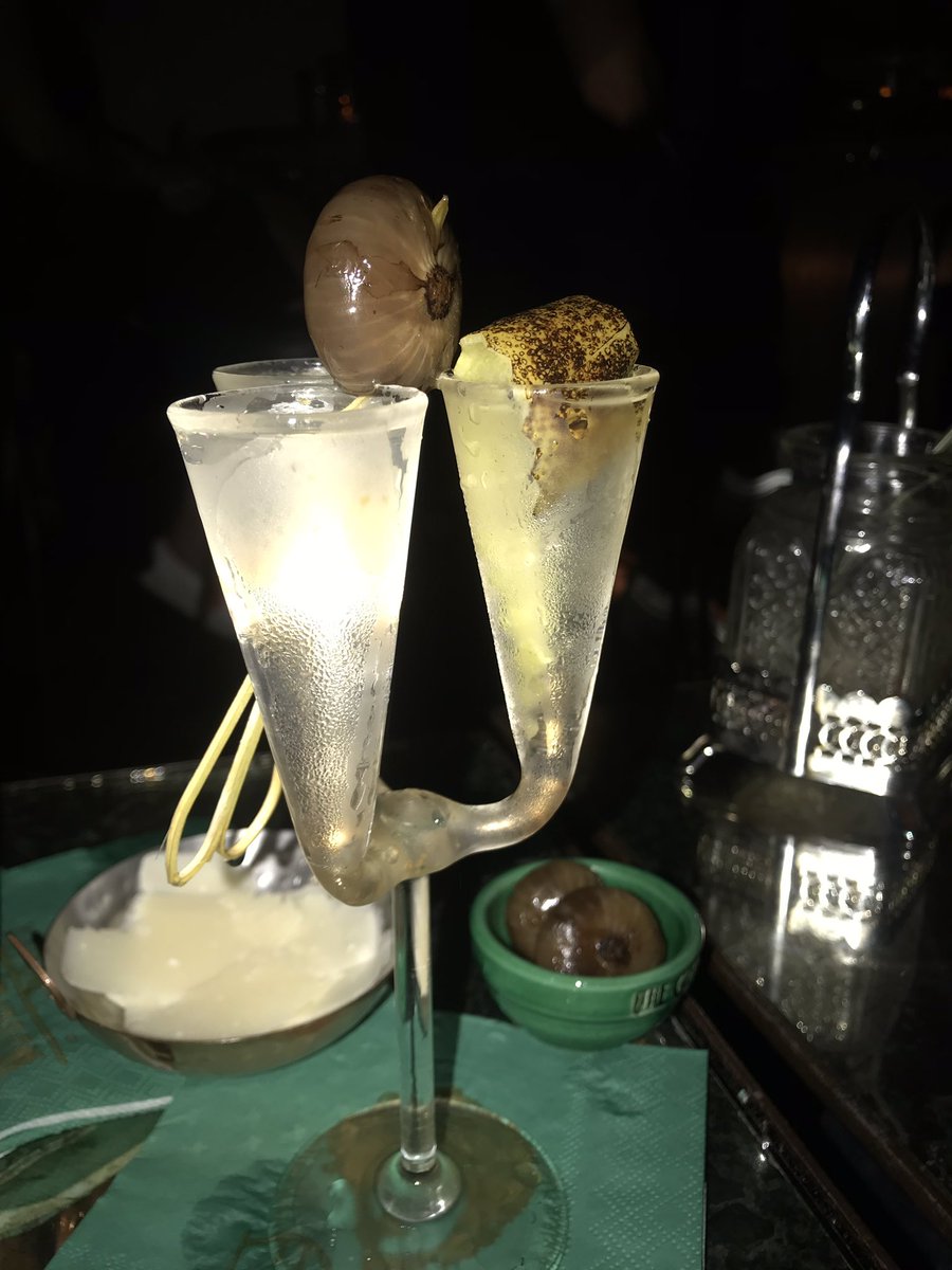 barbdelollis's tweet photo. LONDON - Having a blast with @HowardReichel at @TheGibsonBar with #HulkHand cocktails 🍹 and more - including a fab #80s playlist (Echo & Bunnymen ...) #music #travel #experiences https://t.co/X1twWElM1B