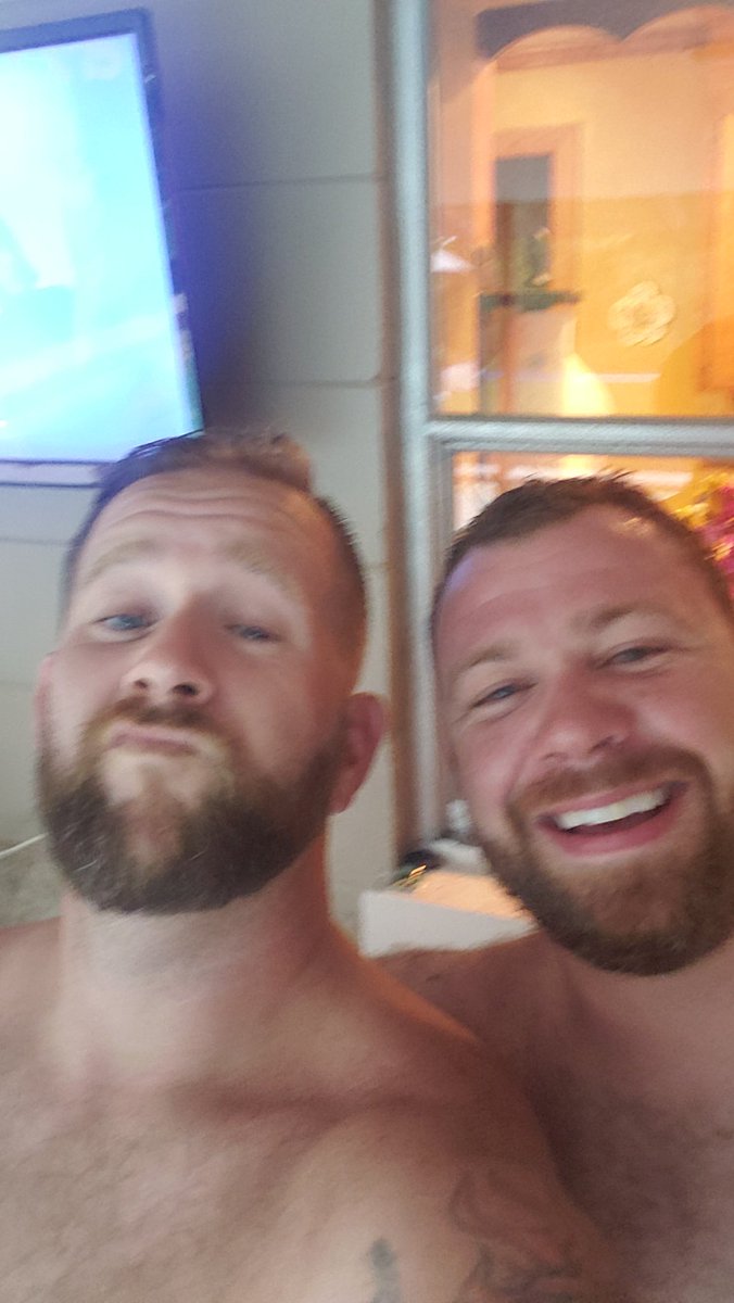 FluffyDikHead's tweet image. Me and @DirtbagDaryl #2bears