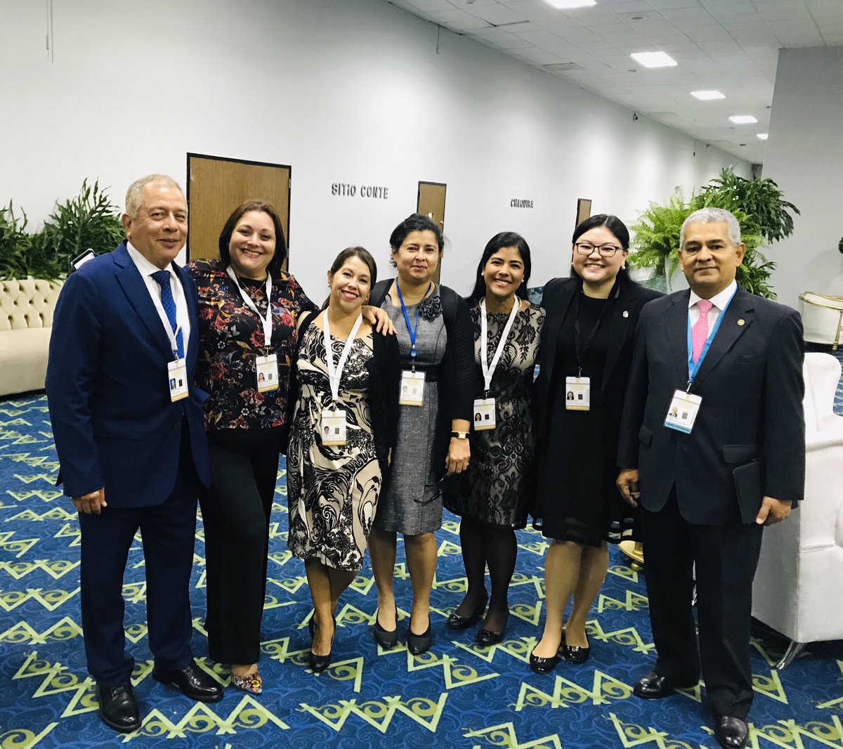 anylamch's tweet photo. Inexplicable la oportunidad de trabajar en esta gran experiencia que sólo se da cada 5 años. Las trasnochadas del equipo bilateral valieron la pena ¡felicidades colegas!

(Y a las damas trabajando en tacones👠 por más de 12hras ¡sobrevivimos!👣)

¡Buenas noches! Mañana seguimos😂 https://t.co/6rKBrmTMp6