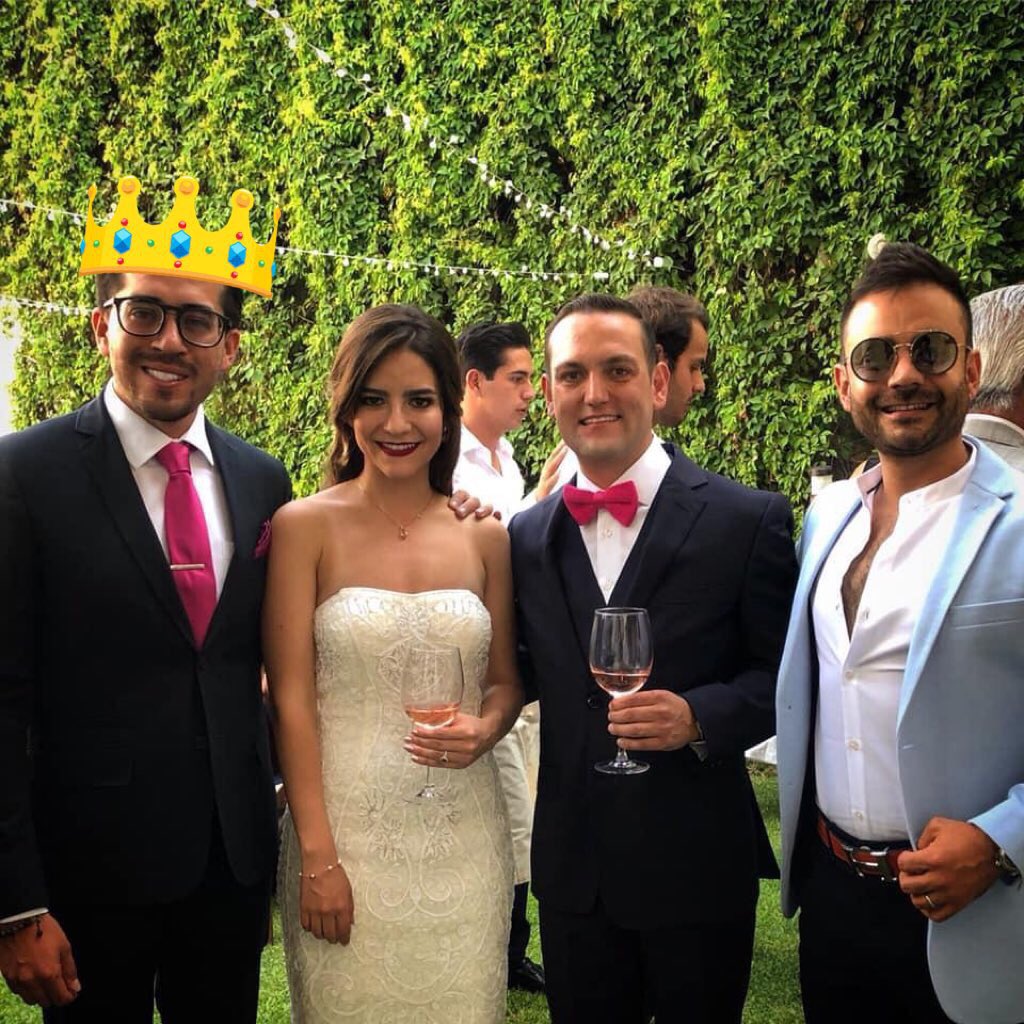 futurodeqro's tweet photo. #corrupción dentro del @SNEQueretaro entre familia ahora @kikemireles llega a con Mariela Morán de ASESOR jajajajajaja de verdad que redicula historia! Pero el cuñado puesto para recibir los apoyos! https://t.co/gyD2FbDrV0
