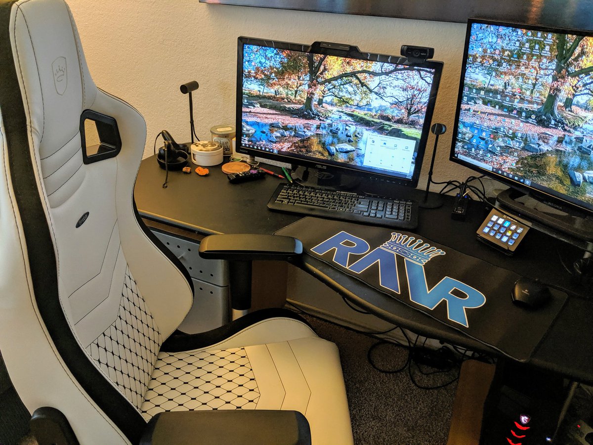 Rann_VR's tweet image. Am I a real streamer yet? #newchair from @noblechairs #newmousepad #SupportSmallStreamers