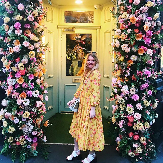 Another day, another floaty maxi dress 👗 this always seems to go down well and I think it’s because you don’t see enough yellow around! .
#zara #maxidress #zaradress #zaramaxidress #yellowzaradress #ootd #wiwt #outfitoftheday #whatiworetoday #fitzrov… ift.tt/31WwrEG