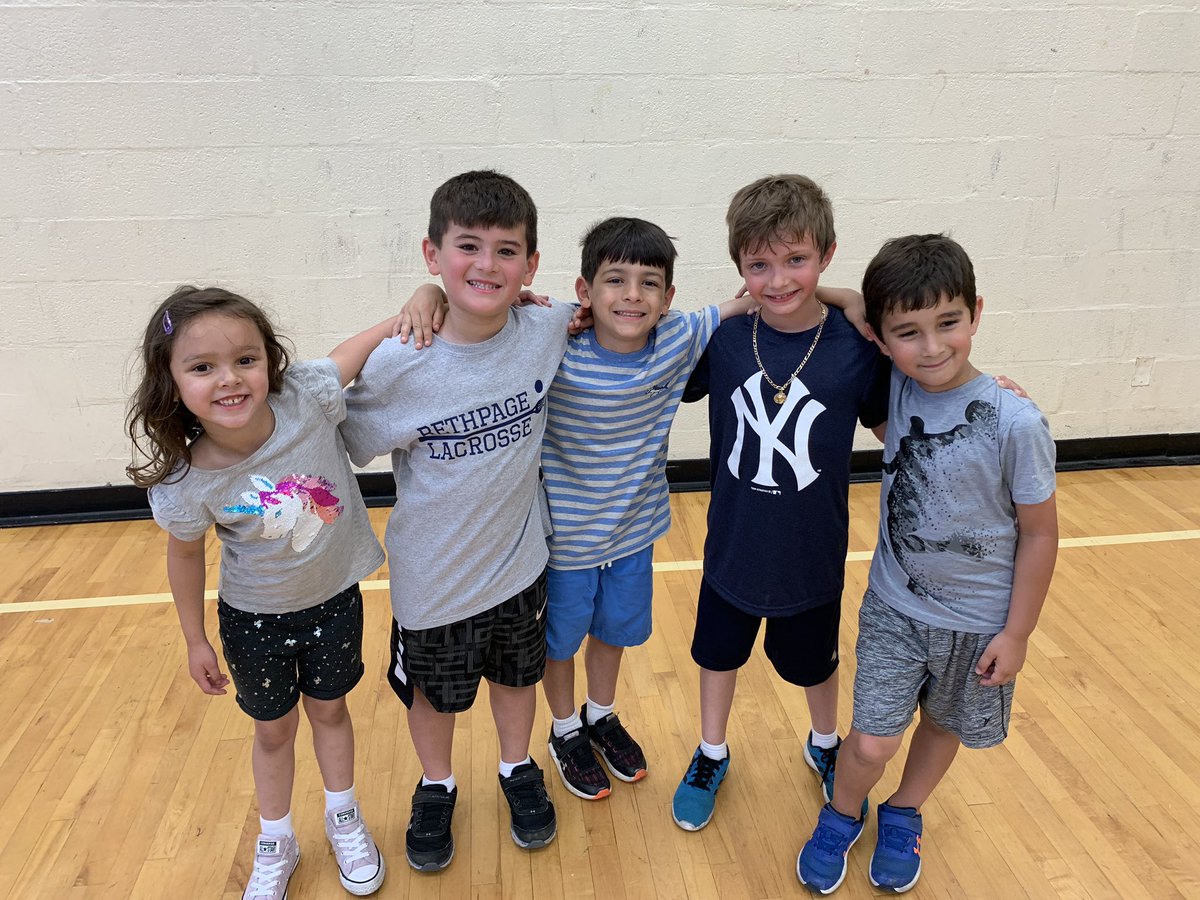 SyrettTara's tweet photo. #BAC #ColeGettingHighFives #FunFlags #AllSportsCampGrades123 #TeamHannaberry #TeamJake https://t.co/ORGOV6N2sa
