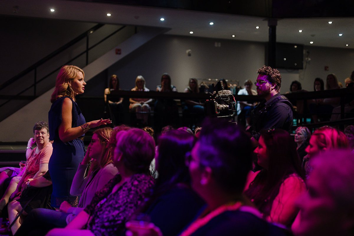 mferreriptbokaw's tweet photo. If you're a biz owner/entrepreneur you NEED to come out to #MichelleLiveInShow on 7/5. My guest, @juliecole, sold her biz (started in her basement!) for $12 million in 2016. Get your tickets and come meet this amazing woman! ➡️ https://t.co/RG4ezubHBT https://t.co/ToXbCIsV0t