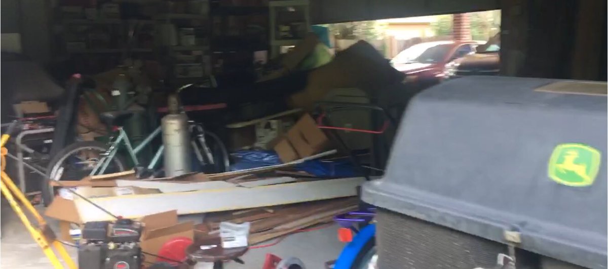 JackelynBanan's tweet photo. @YuNoNinja my Dad has the exact same problem as you #toKeeporNottoKeep #sentimentals #hoarder #Memories https://t.co/RXwD6FFbiC