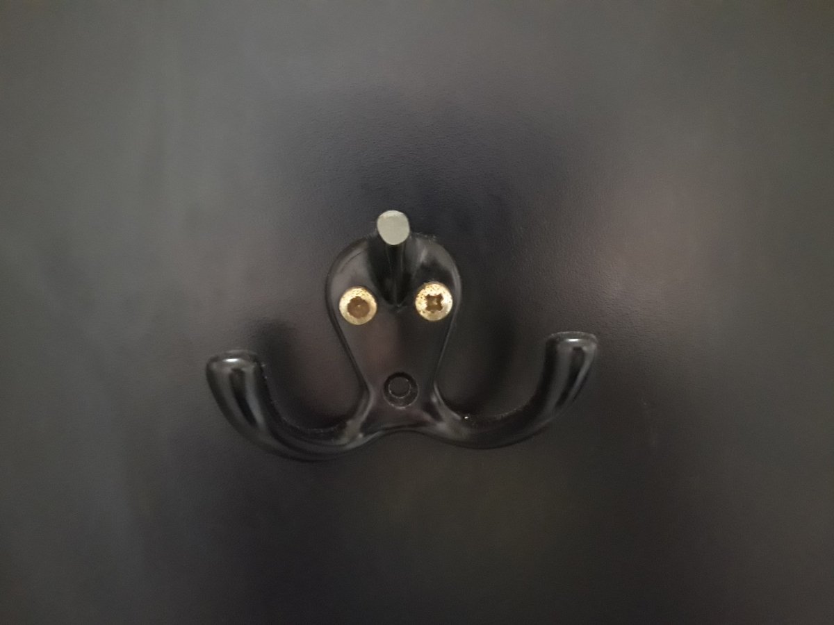 LostStoneDriver's tweet image. #FacesInThings 
Poor guy!!
He&apos;s like &quot;whyyyyy??!&quot;

#LOL #InanimateObjects 

@MarcusDugan agree?