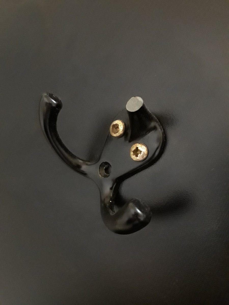 LostStoneDriver's tweet image. #FacesInThings 
Poor guy!!
He&apos;s like &quot;whyyyyy??!&quot;

#LOL #InanimateObjects 

@MarcusDugan agree?