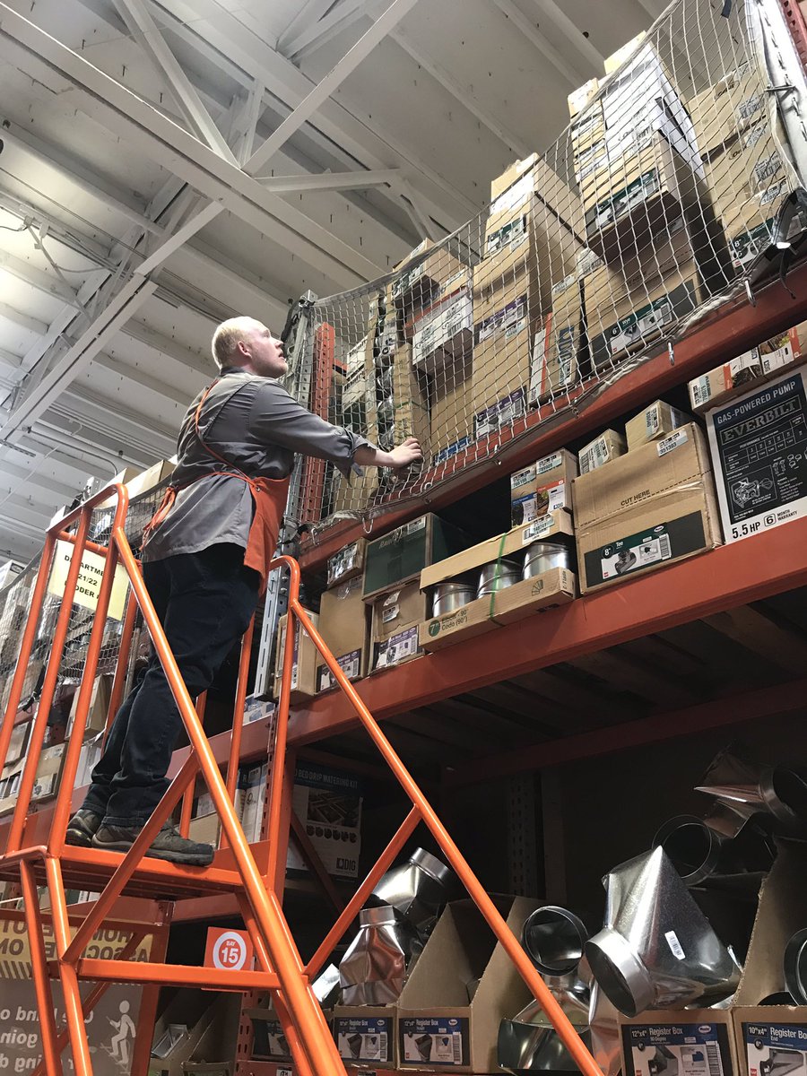 Staff Meeting in Irrigation Aisle! Thanks team for driving Shelf Availability! Bring on the hot weather! #D198DROPITLIKEITSHOT #CLEARTHEOVERHEADS @BlankenshipSB @CourtneyMKorkow @JasonBallDM198 @WerneckeNickie @4719HD