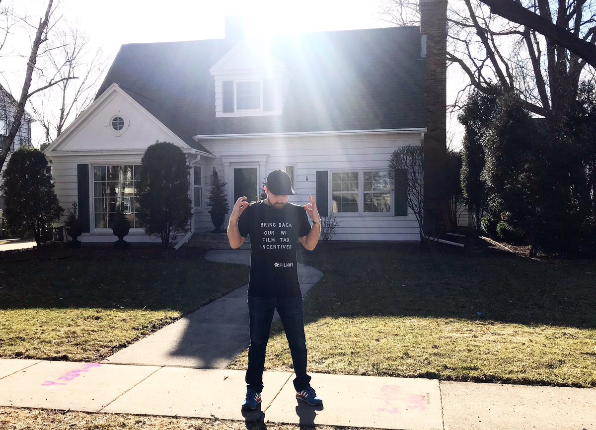 josephskowcast's tweet photo. “Meet The Applegates” (1990) Film Location - The Applegates. 217 Stevens Street, #Neenah, #Wisconsin 54956. BRING BACK OUR WI FILM TAX INCENTIVES, @GovEvers! #filmWI 🎥 https://t.co/gmrfgRSTx3