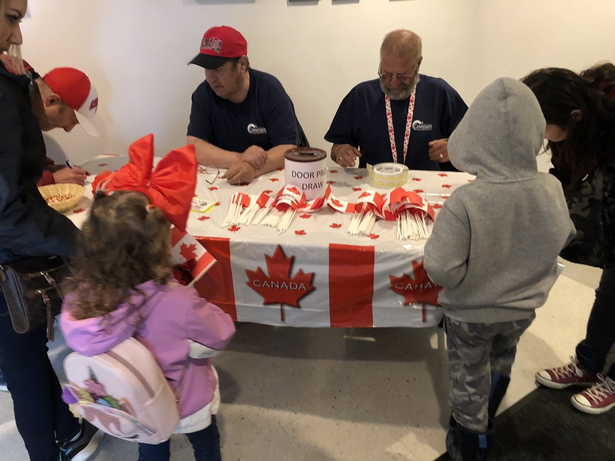 AndrewKnack's tweet photo. The crowds are already gathering at the @BelmeadCL Canada Day event. There’s a petting zoo, magic show, great food, and fireworks! #yeg #yegCLs #yegCLspirit #CanadaDay https://t.co/KBvOX3ecI3